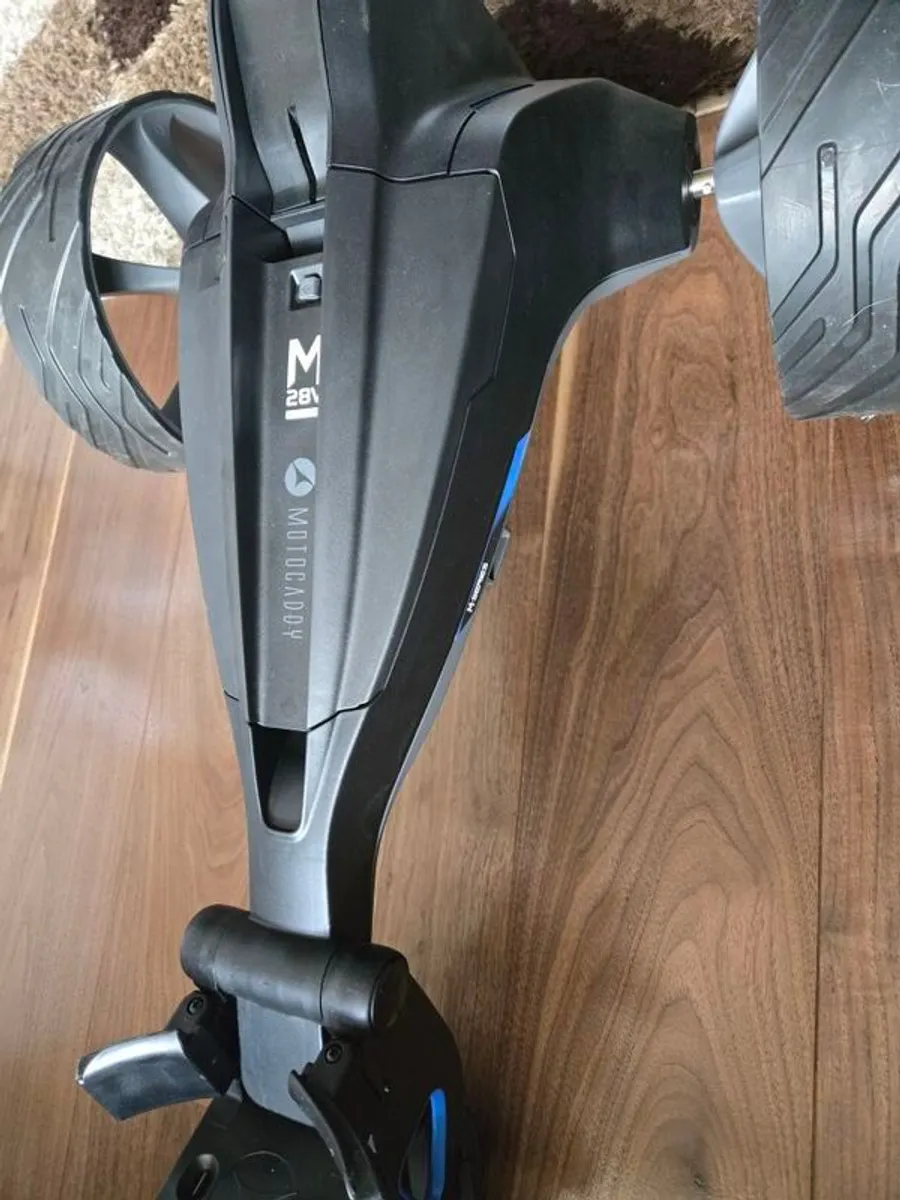 motocaddy M5 GPS golf trolley - brand new - Image 3