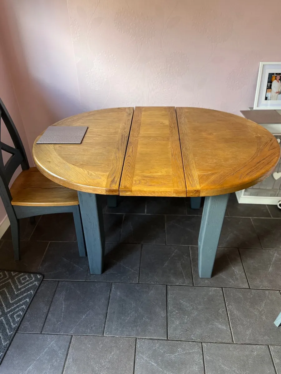 Dining table & 4 Chairs - Image 1