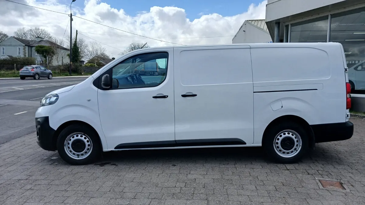 211 VIVARO LWB,147KMS,TIMING BELT DONE, SERVICED - Image 2