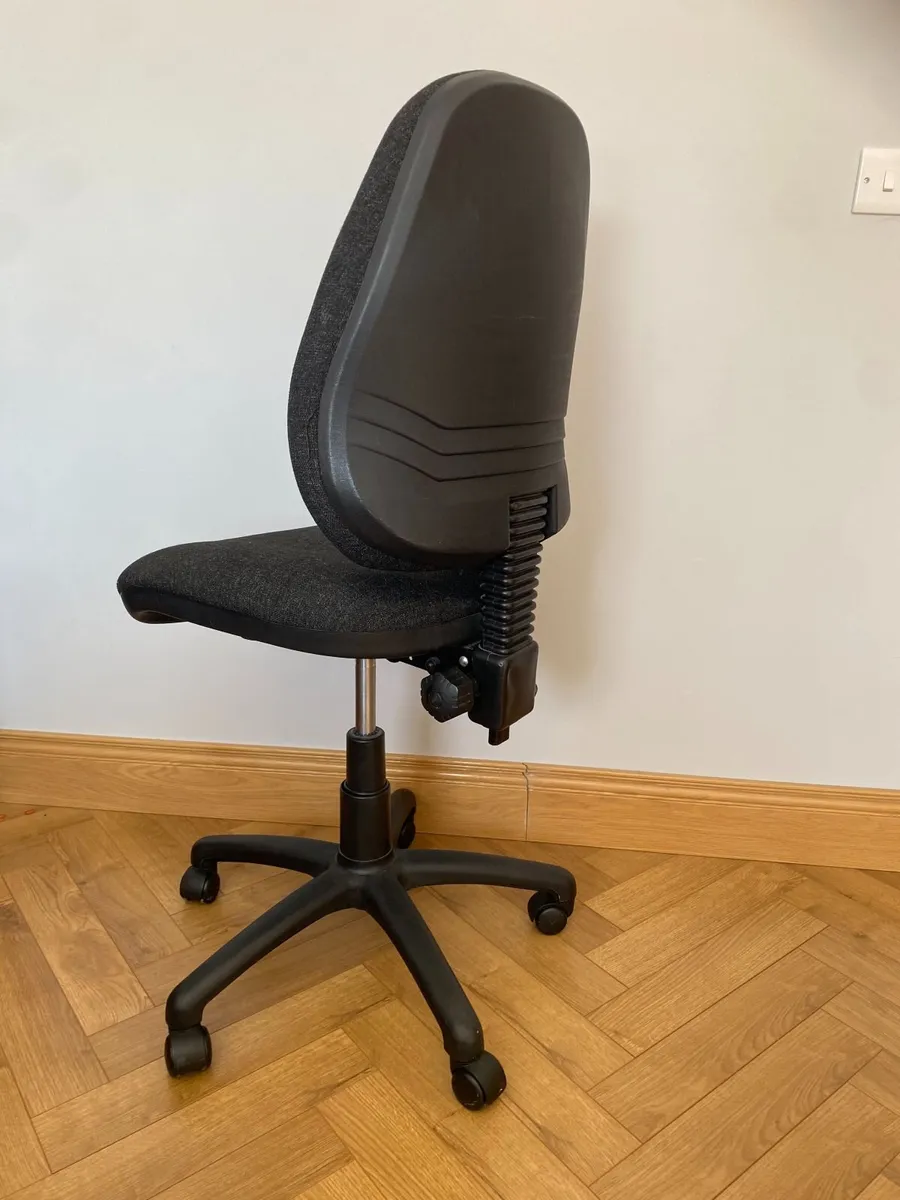 Computer Chair - Image 3