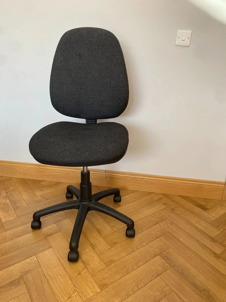 Computer Chair - Image 1