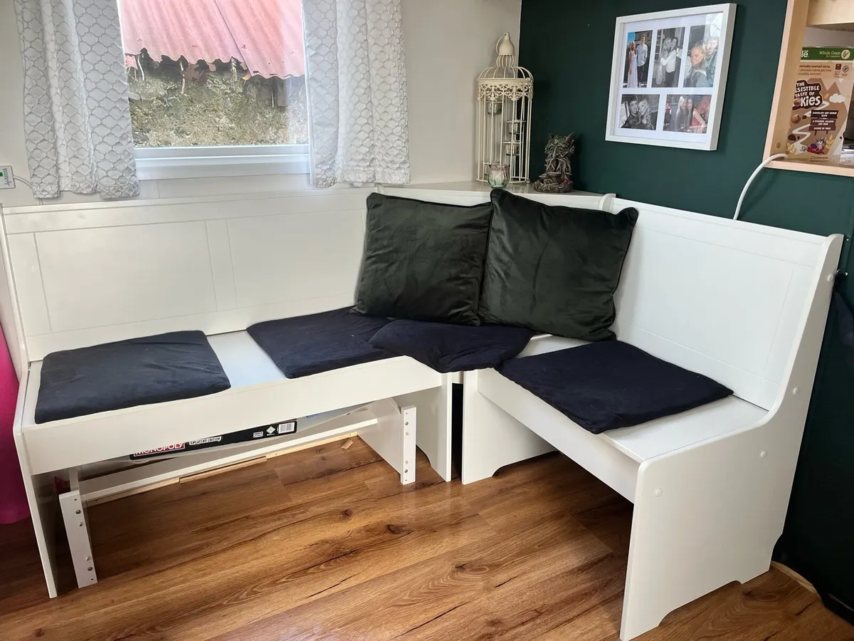 Corner storage bench unit - Image 1