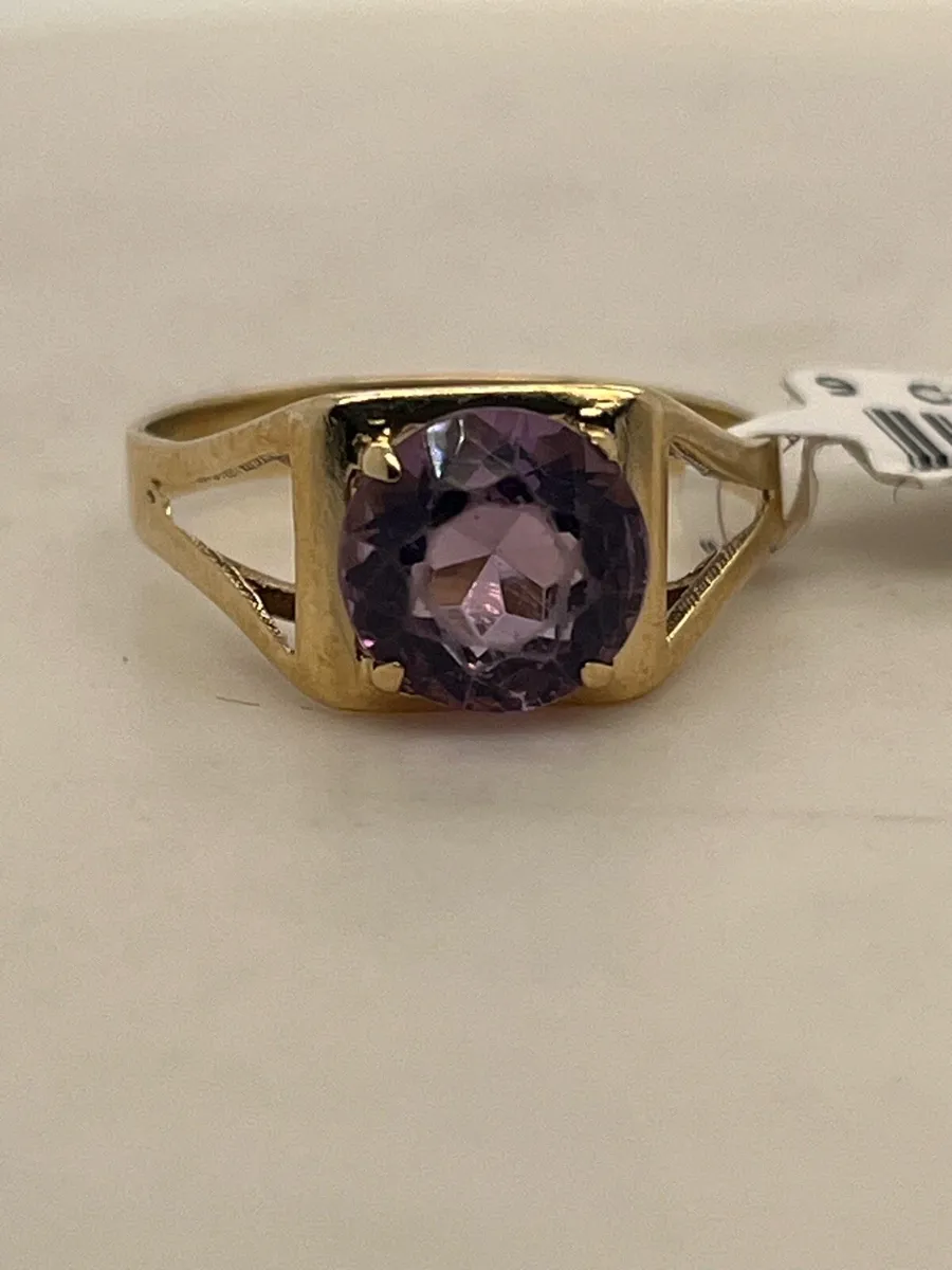 9k gold purple stone ring. - Image 1