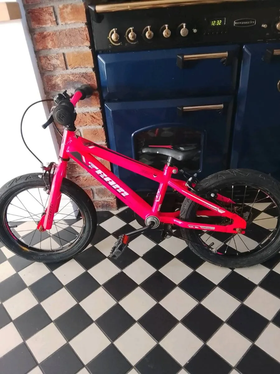 2 Kids' bikes - Image 2