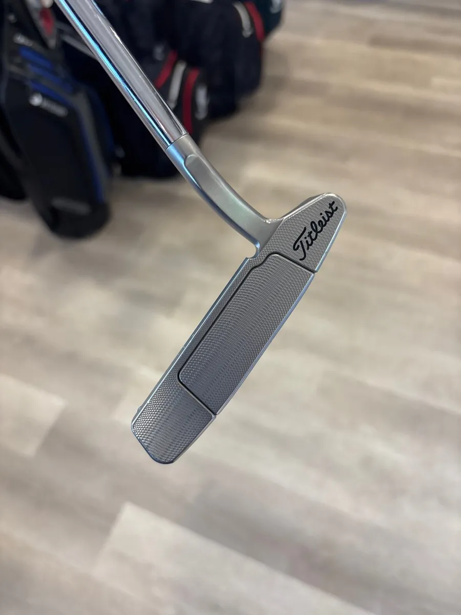Scotty Cameron Select Newport 2.5 (34”) - Image 2