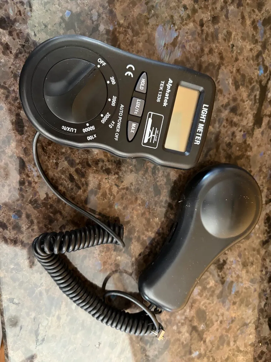 Slphatek Tek 1336 light meter - Image 1