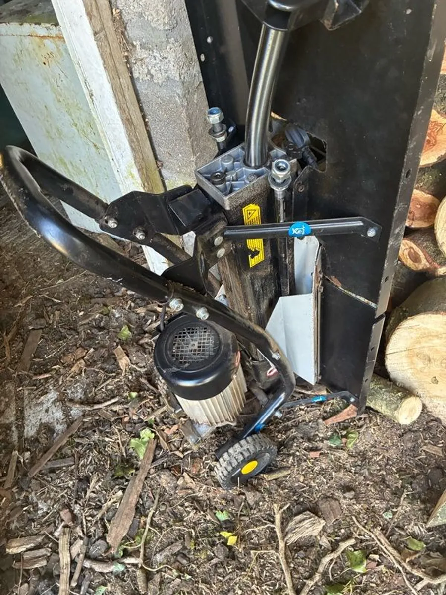 Log Splitter - Image 1