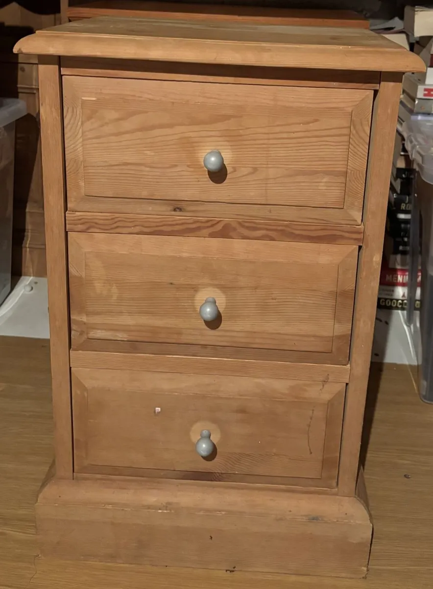 Set of 2 Wooden 3‑Drawer Bedside Lockers