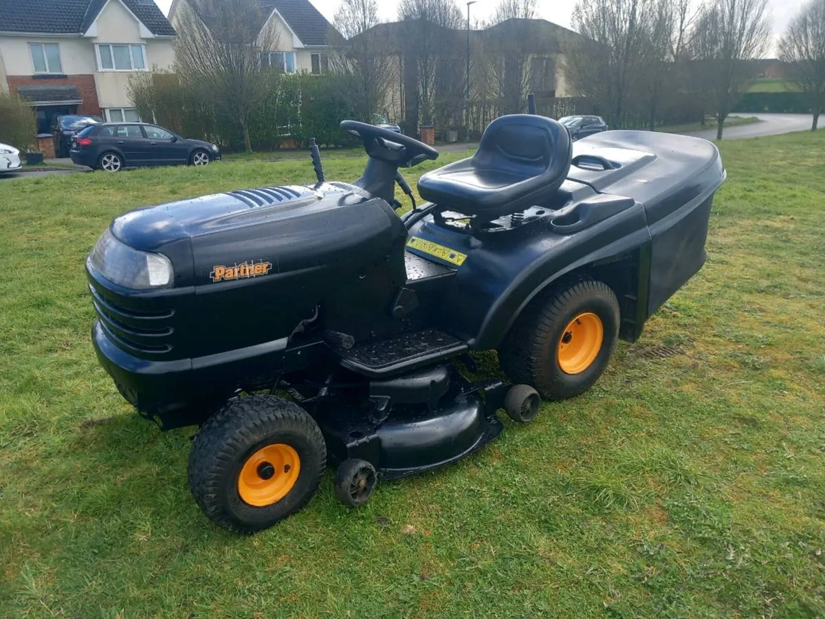 Ride on lawnmower - Image 2