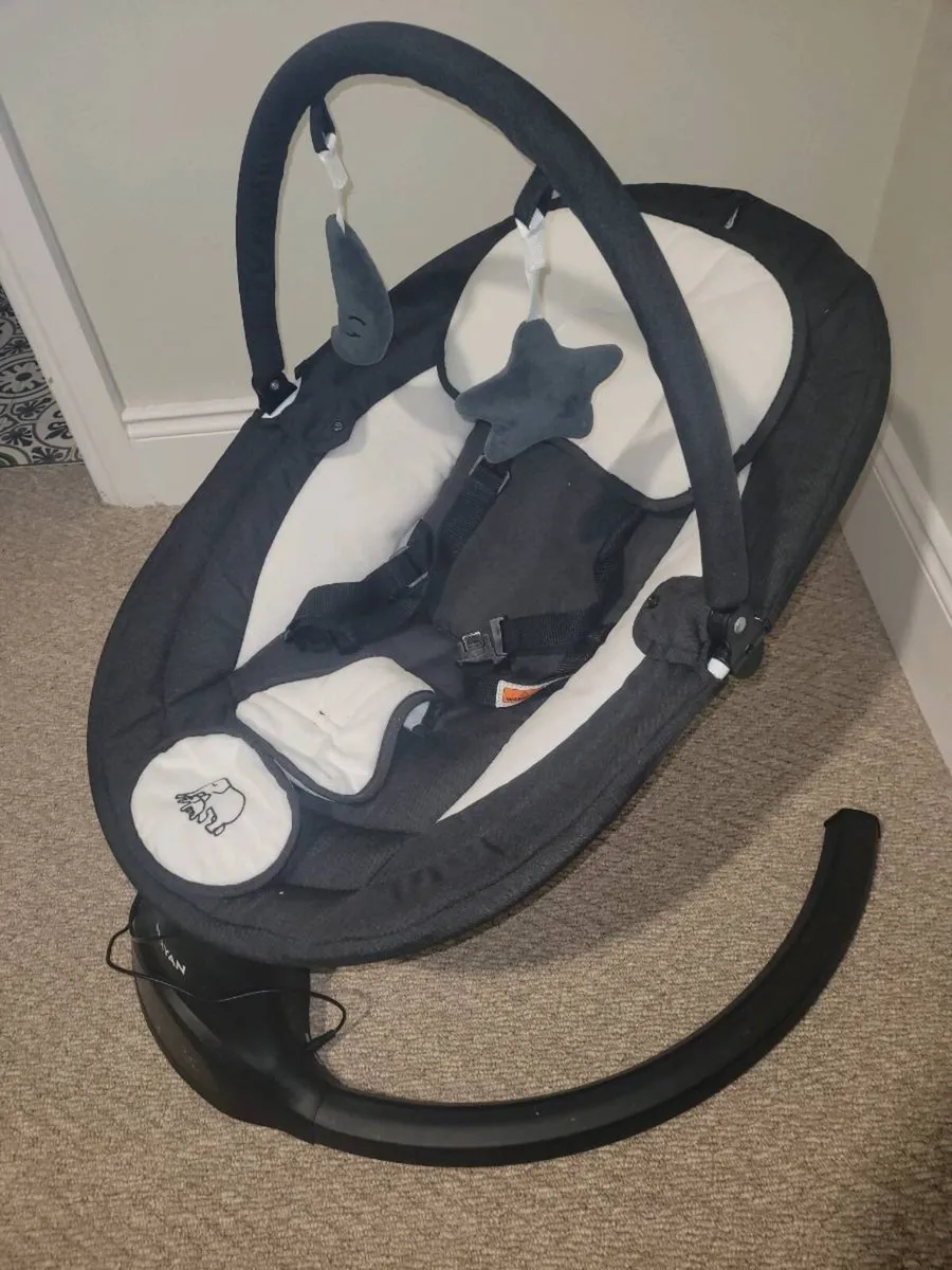 Baby swing chair electric  100% condition - Image 3