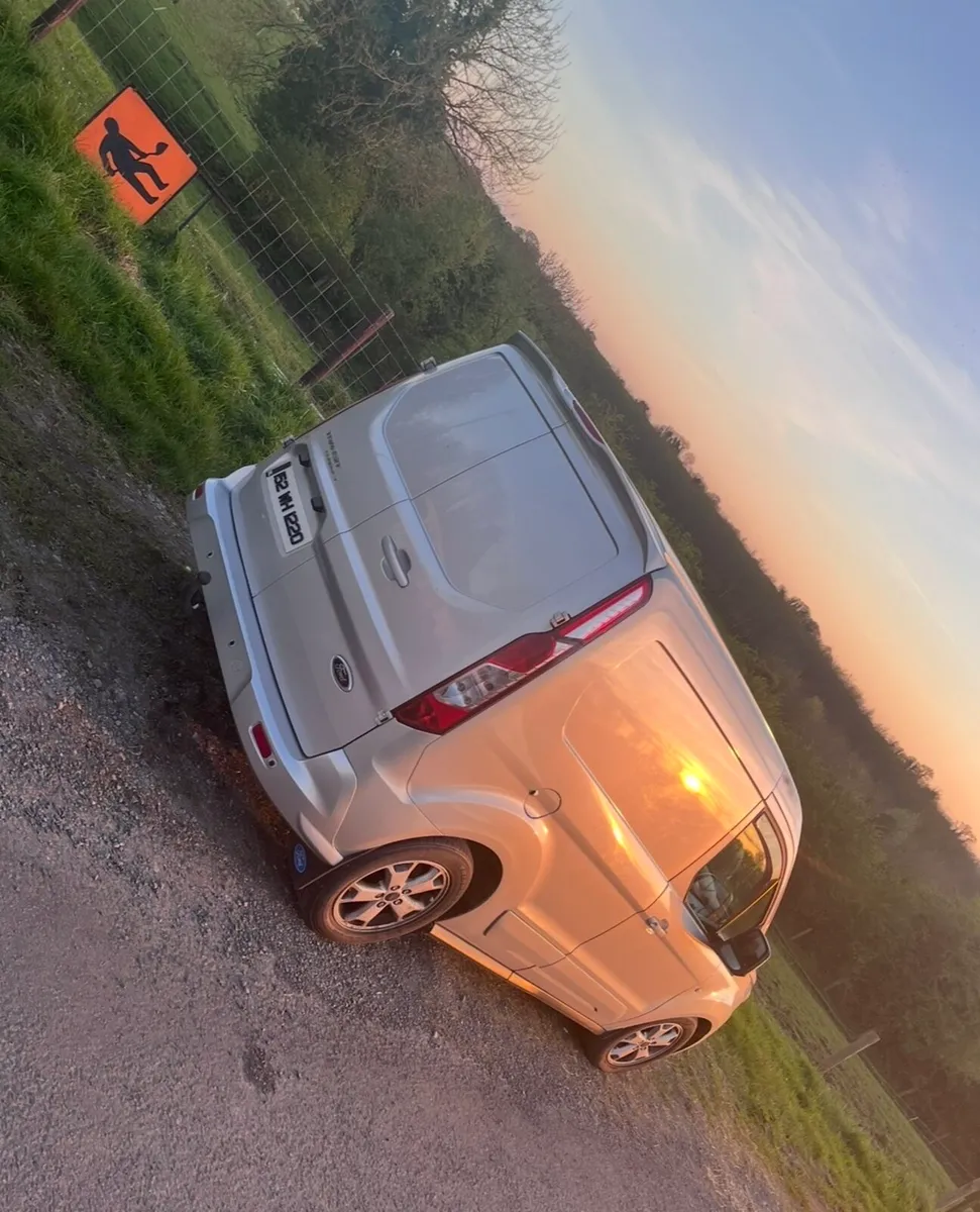 Ford Transit Connect Limited - Image 3