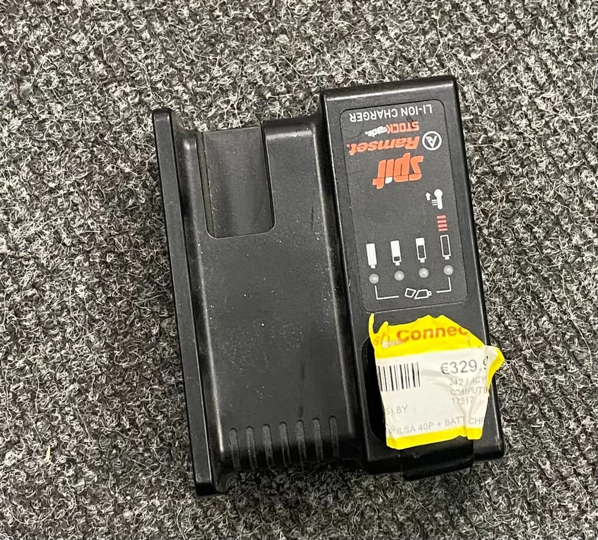 Spit 40P nail gun includes battery and charger - Image 3