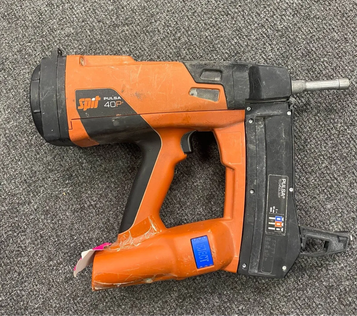 Spit 40P nail gun includes battery and charger - Image 2