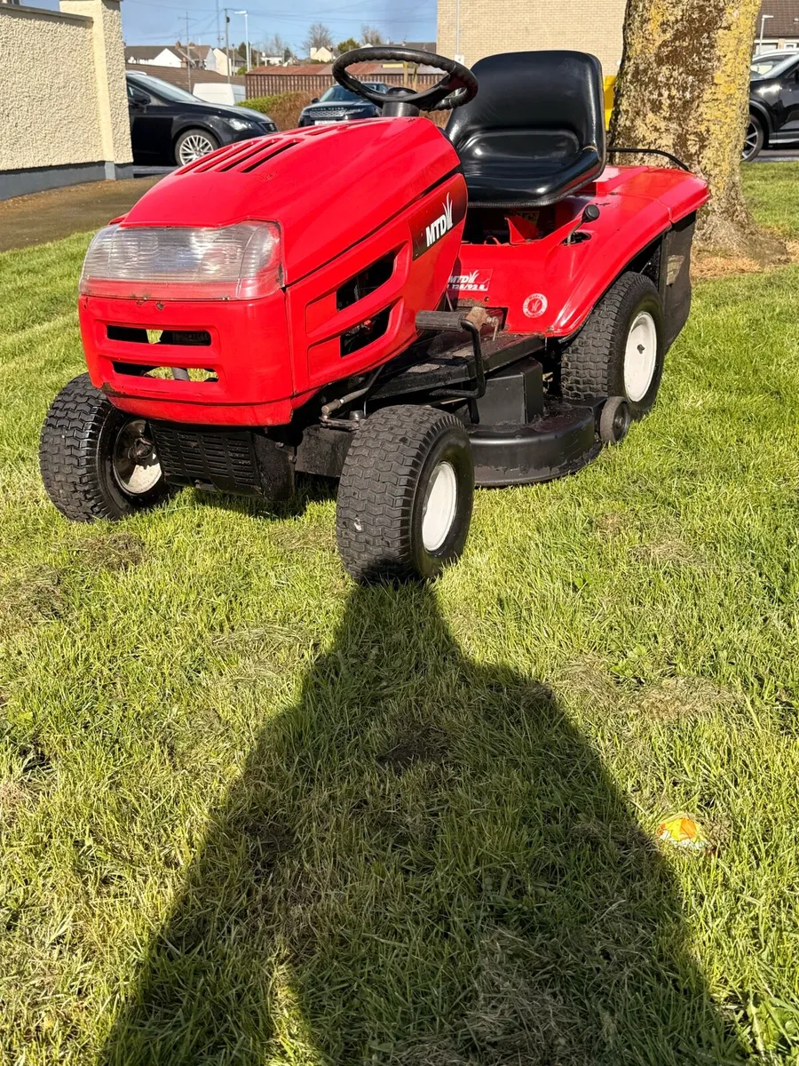 MTD ride on lawnmower - Image 3