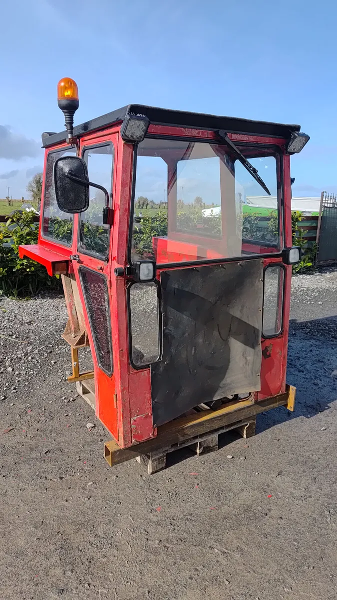 Cab   mf 135 35 133  C&G - Image 1