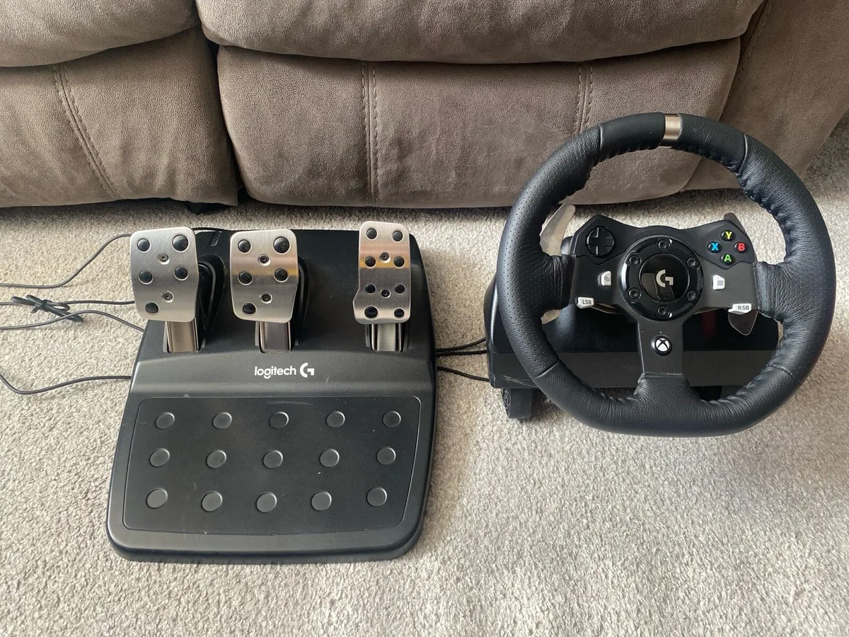 Logitech G920 Steering wheel compatible with Xbox