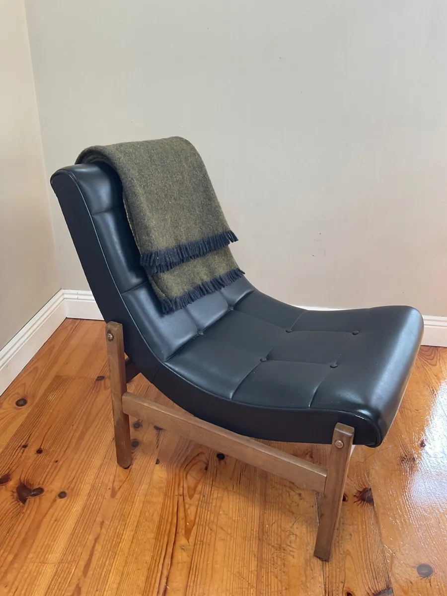 Carnnac mid century scoop lounge chair - Image 1