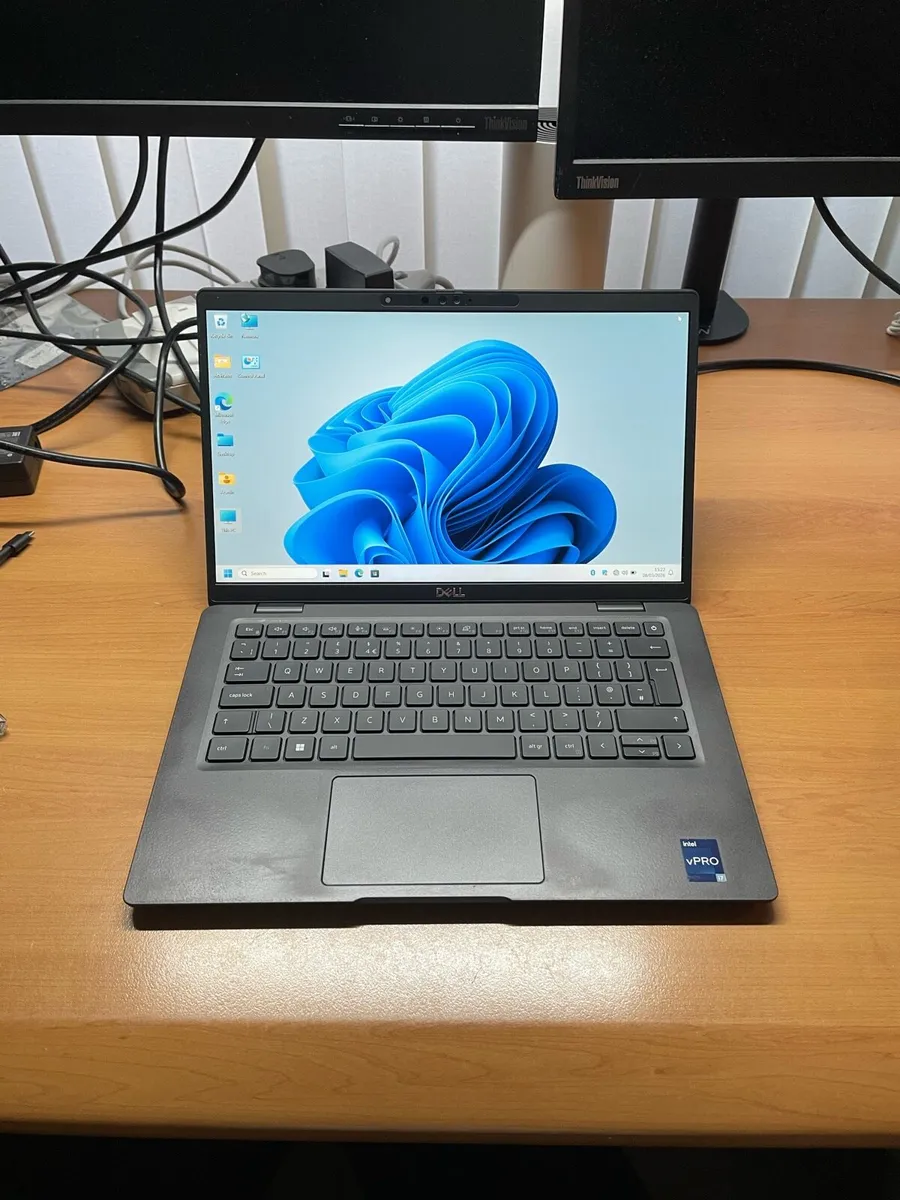 Dell Laptop i7 pro 16/256 windows 11 pro - Image 1