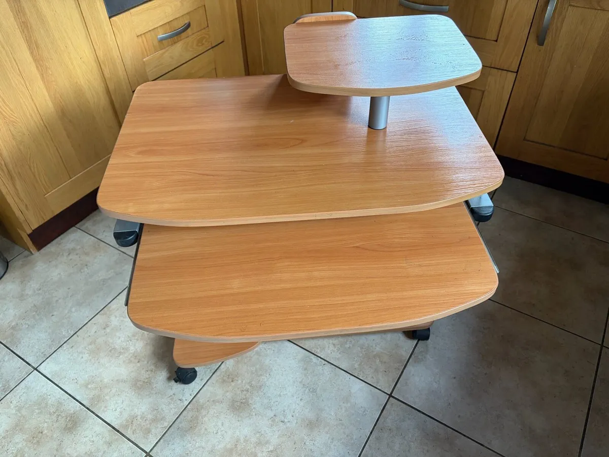 Computer work station on wheels new - Image 2