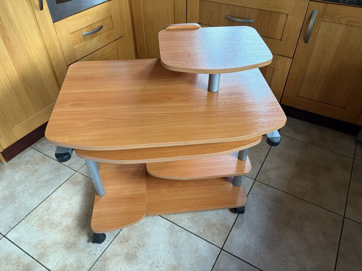 Computer work station on wheels new - Image 3