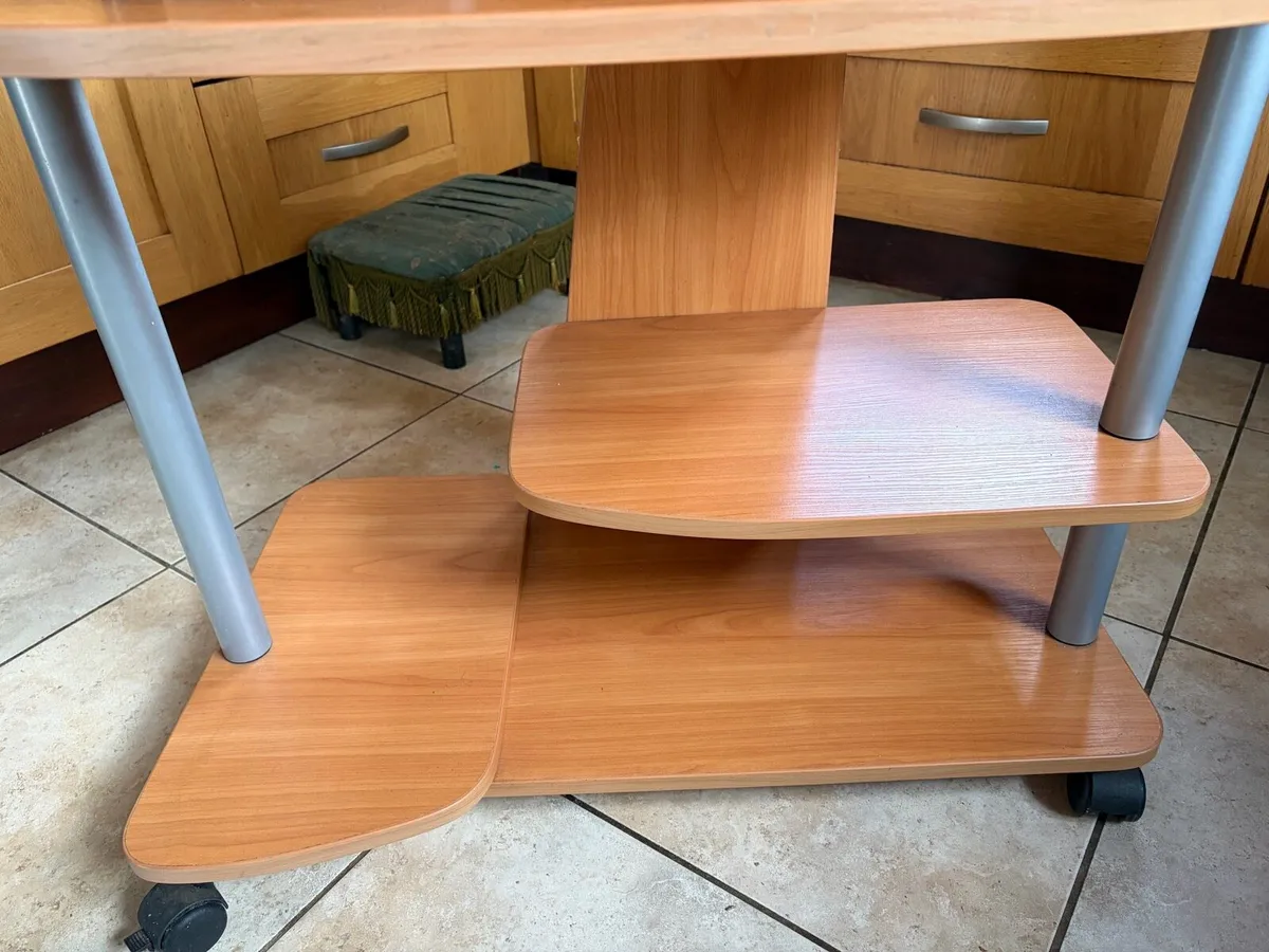 Computer work station on wheels new - Image 4