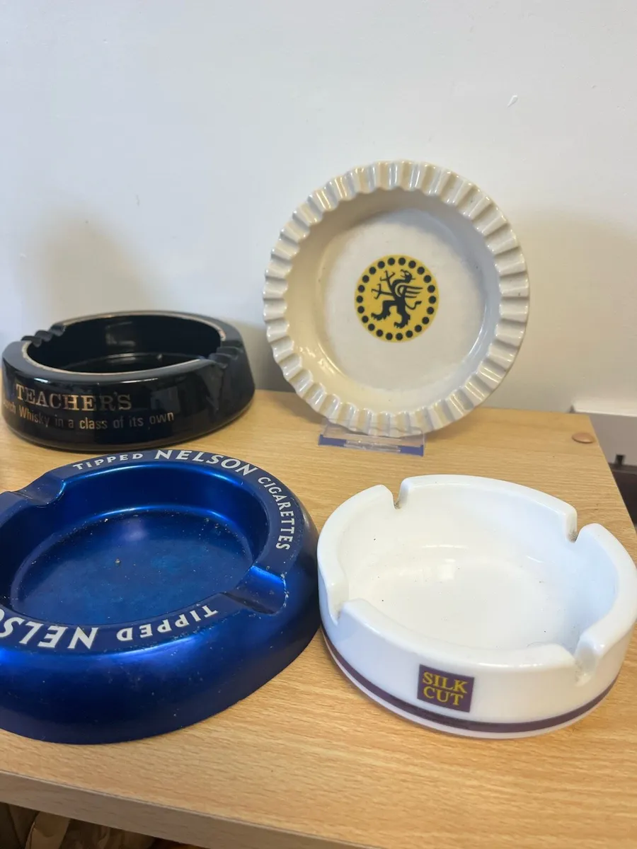 Collection of 7 vintage ashtrays - Image 2