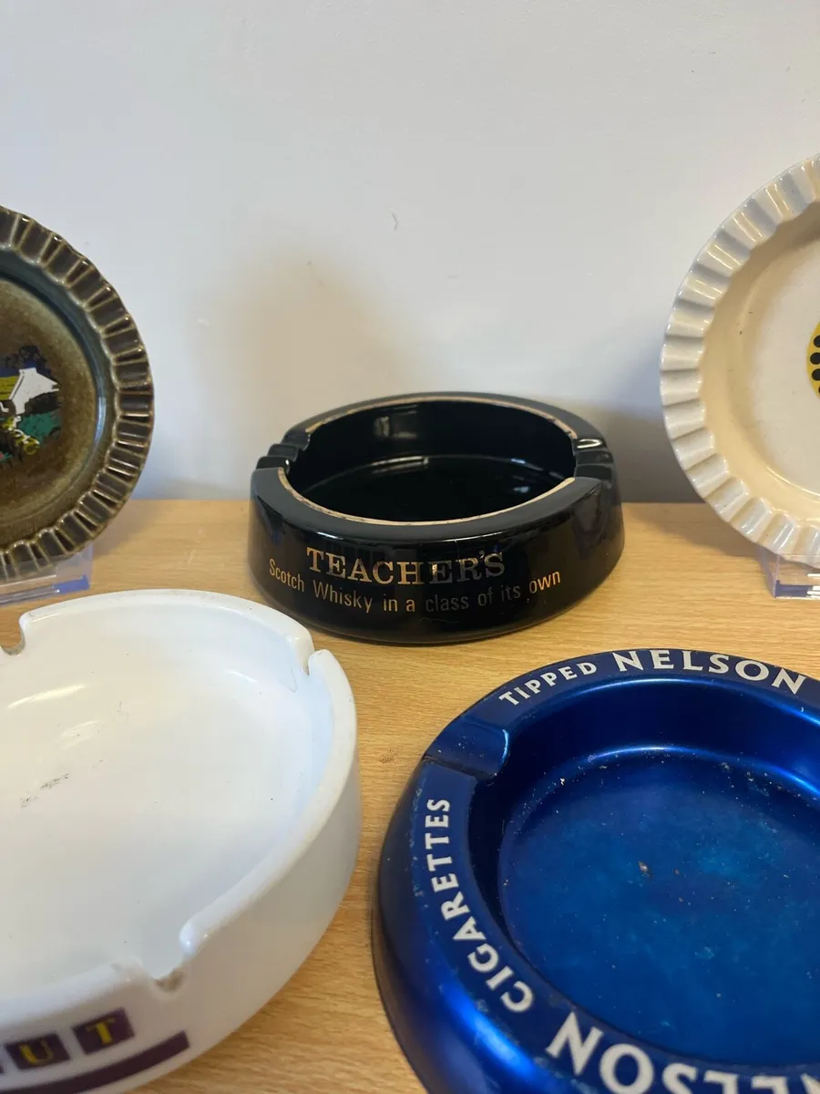 Collection of 7 vintage ashtrays - Image 4