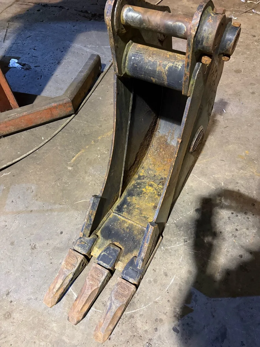 Strickland 12” bucket 50mm pin - Image 2