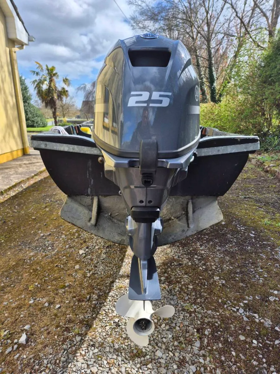 Yamaha 25 four stroke short shaft electric start - Image 1