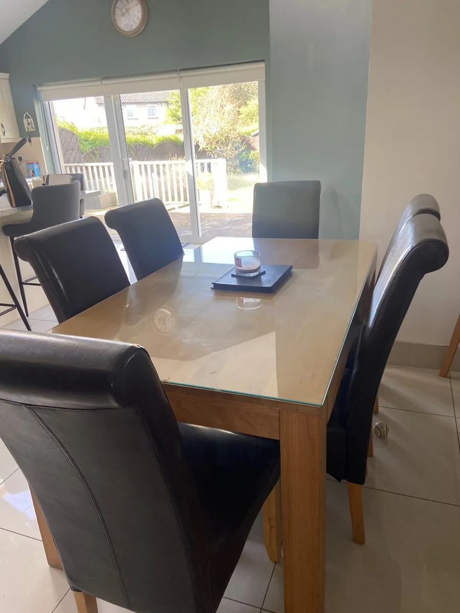 Dining room table and 6 chairs - Image 3
