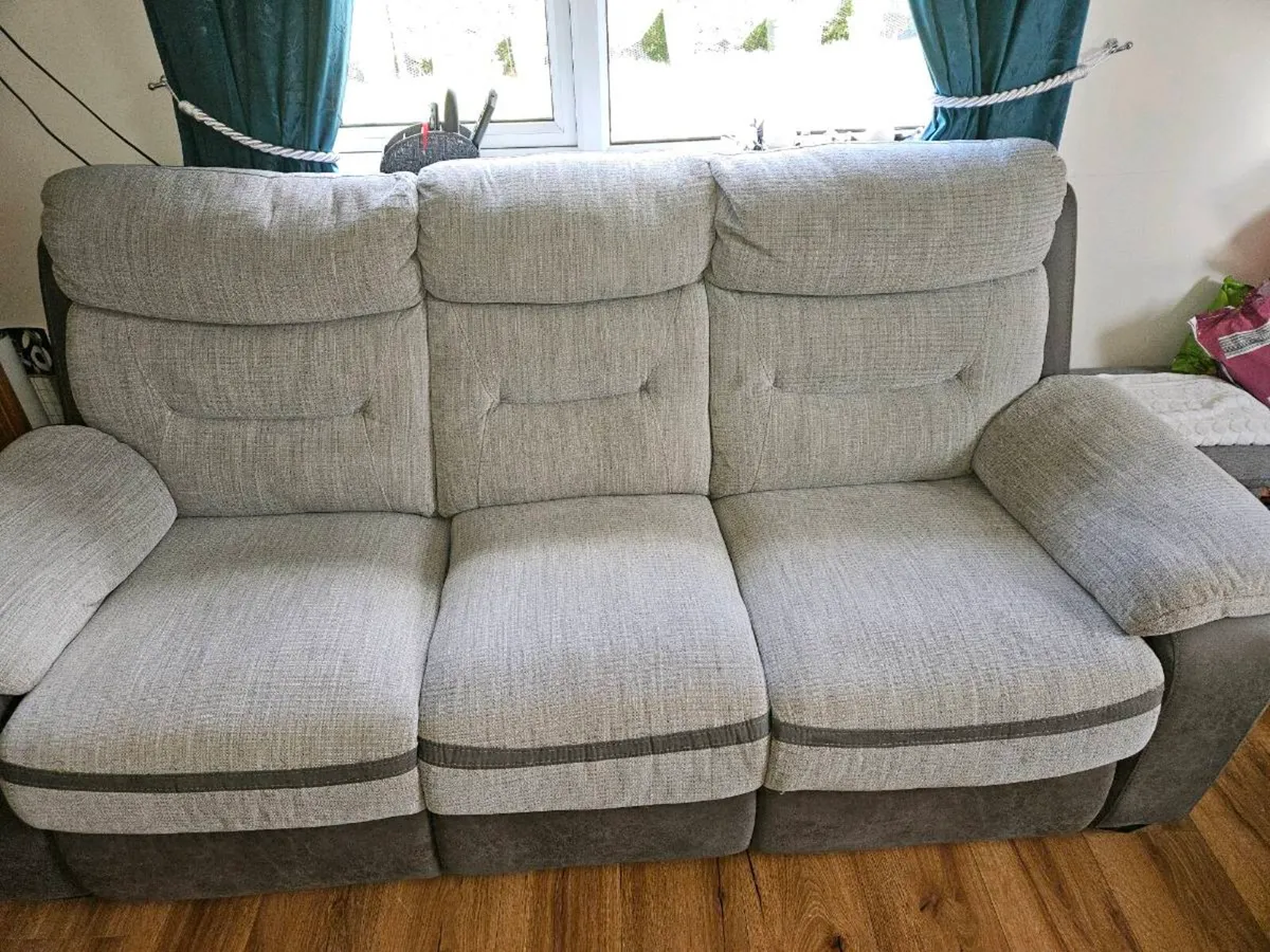 Suite of furniture - Image 2