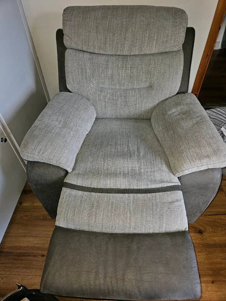 Suite of furniture - Image 3