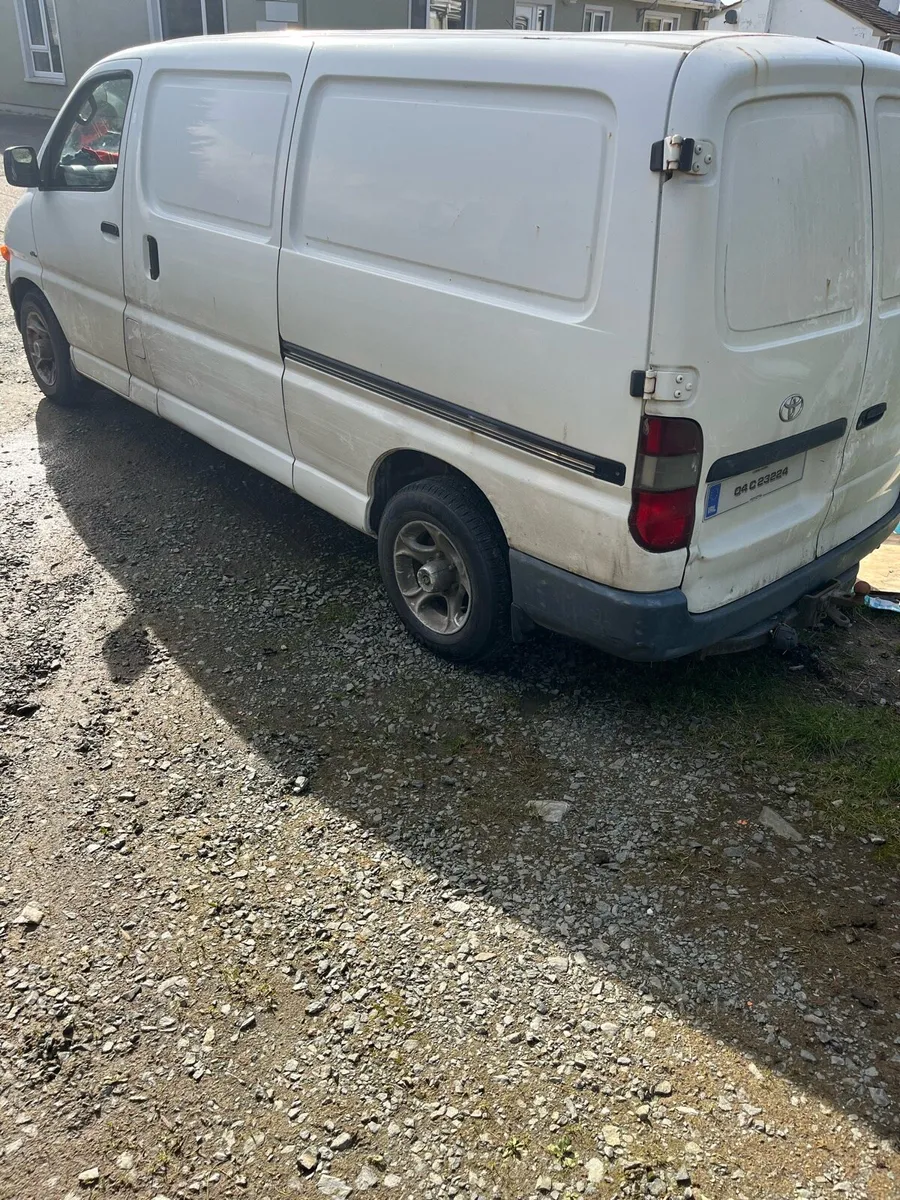 2004 Toyota hiace and hilux - Image 3