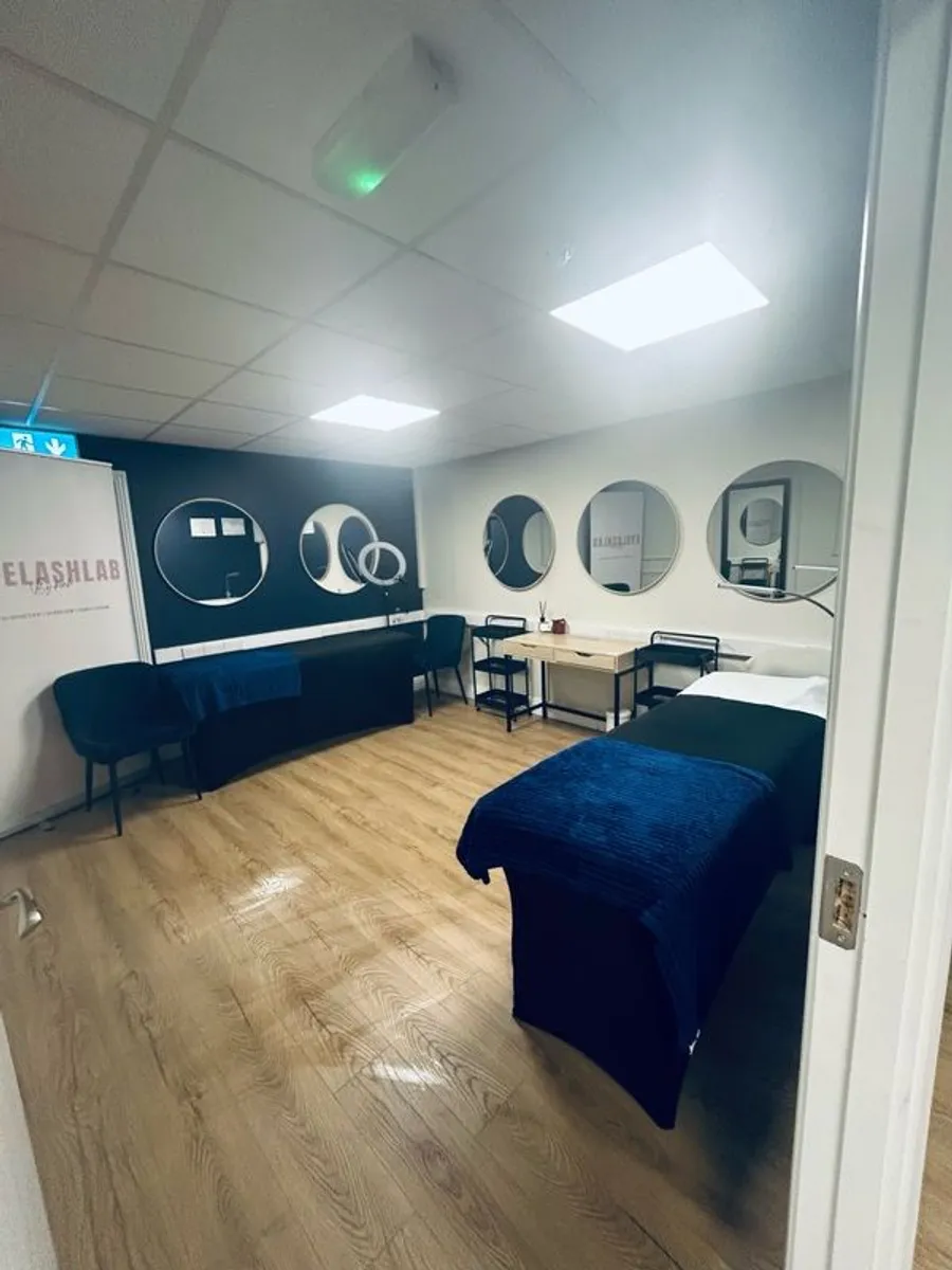 Beauty Room to Rent - Image 1