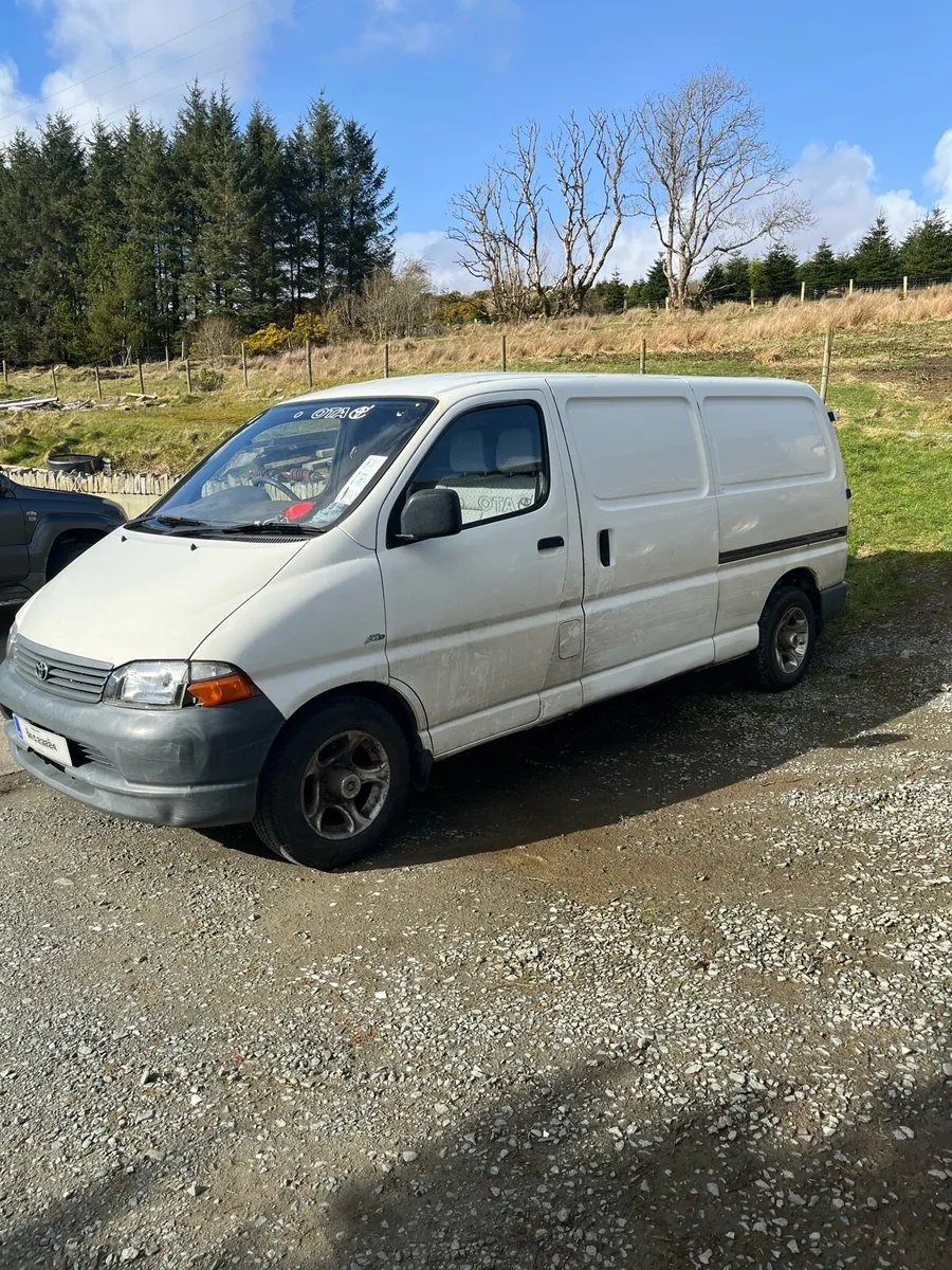 2004 Toyota hiace and hilux - Image 4