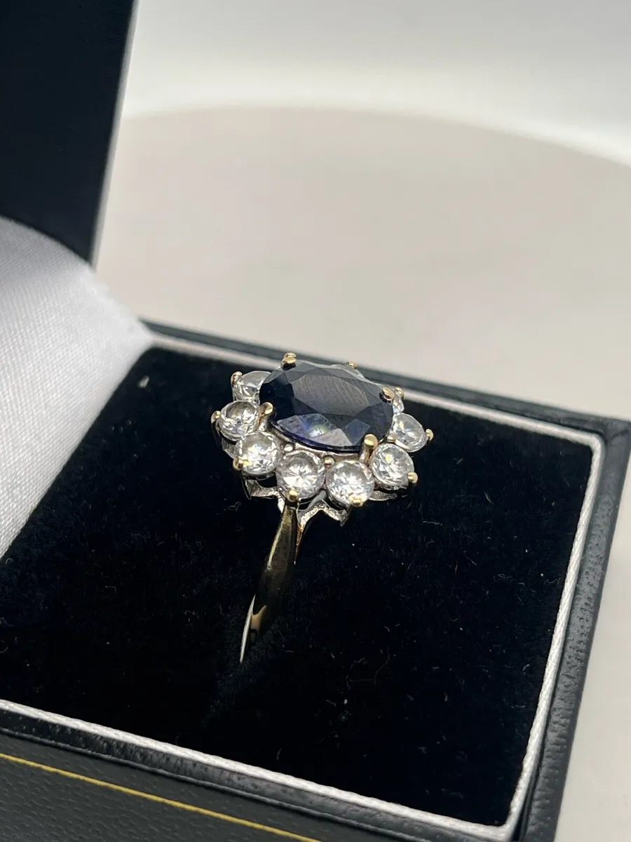 9k gold blue stone cz ring. - Image 3
