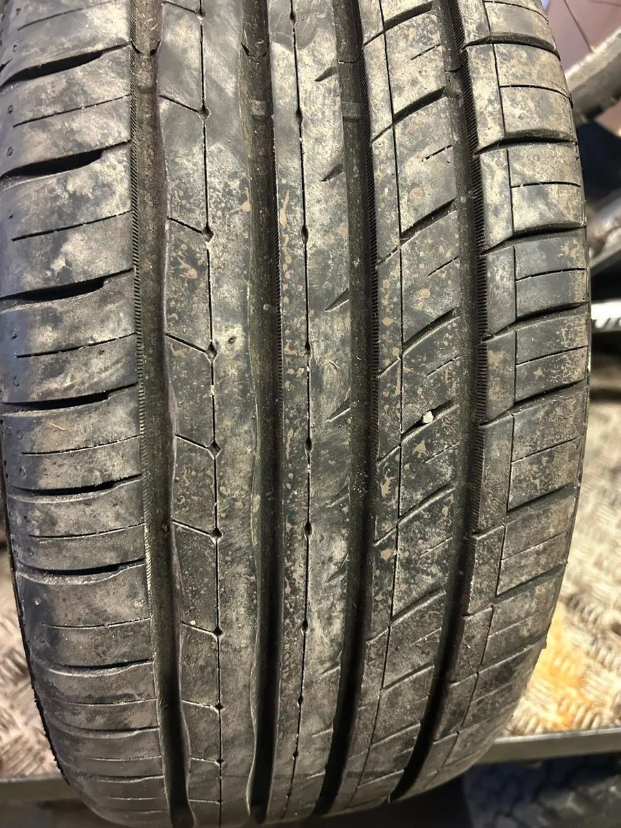 Car tyre 90% 225/40/ZR18 - Image 1