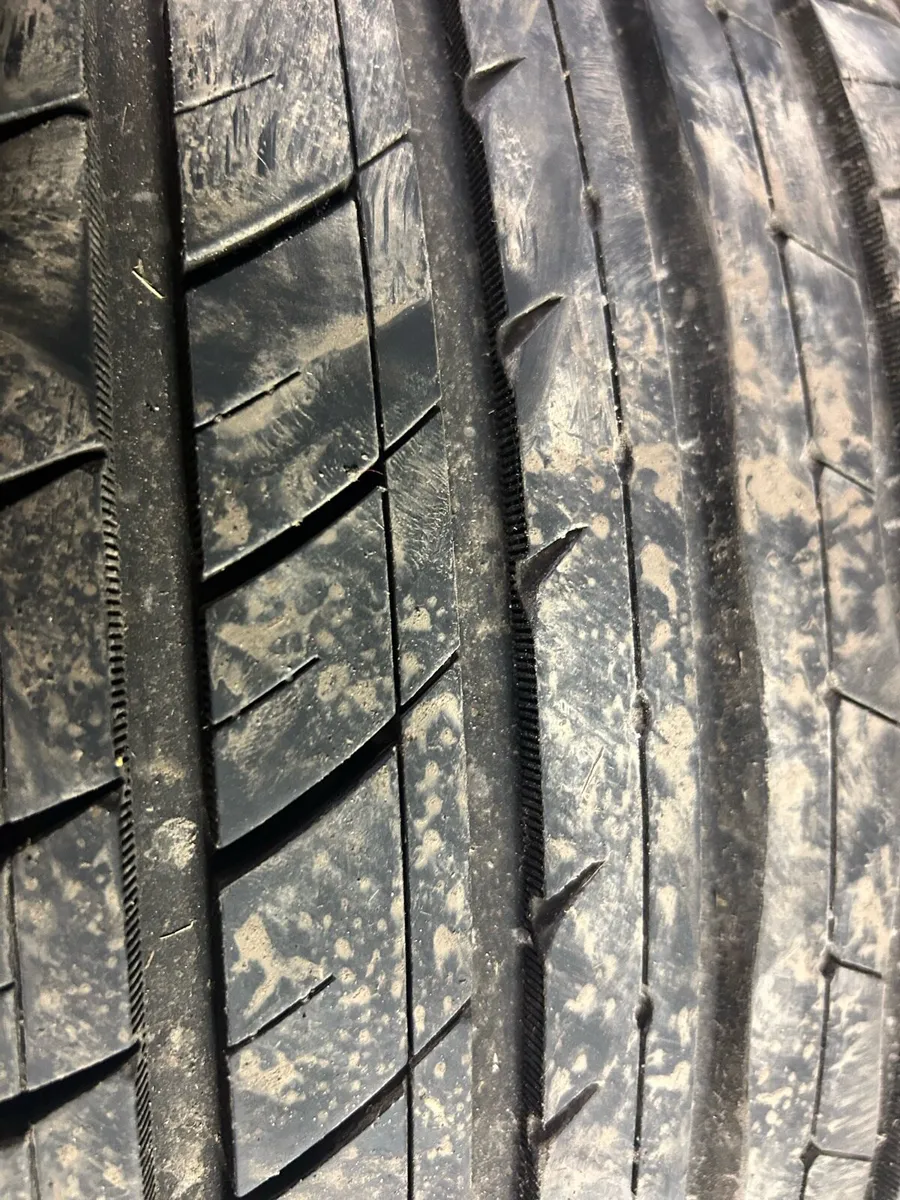 Car tyre 90% 225/40/ZR18 - Image 2