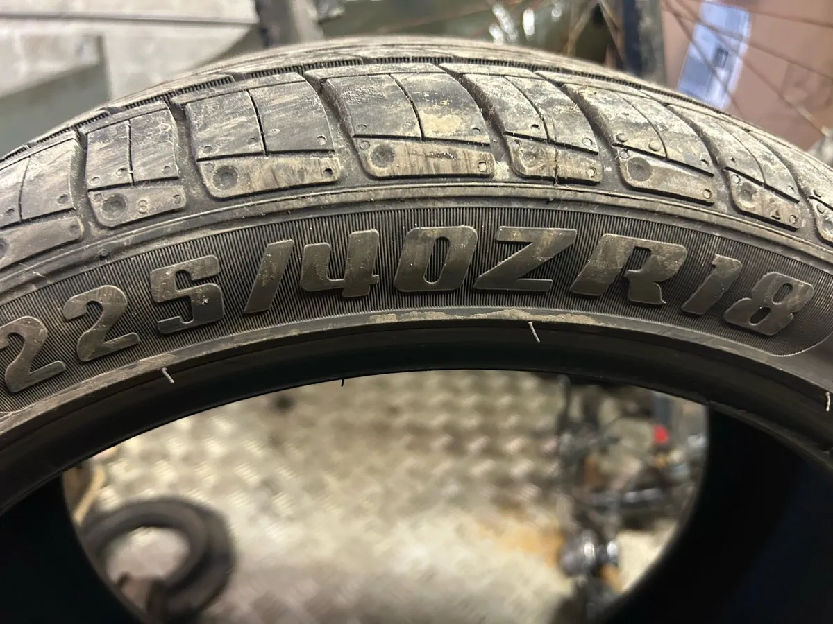 Car tyre 90% 225/40/ZR18 - Image 4