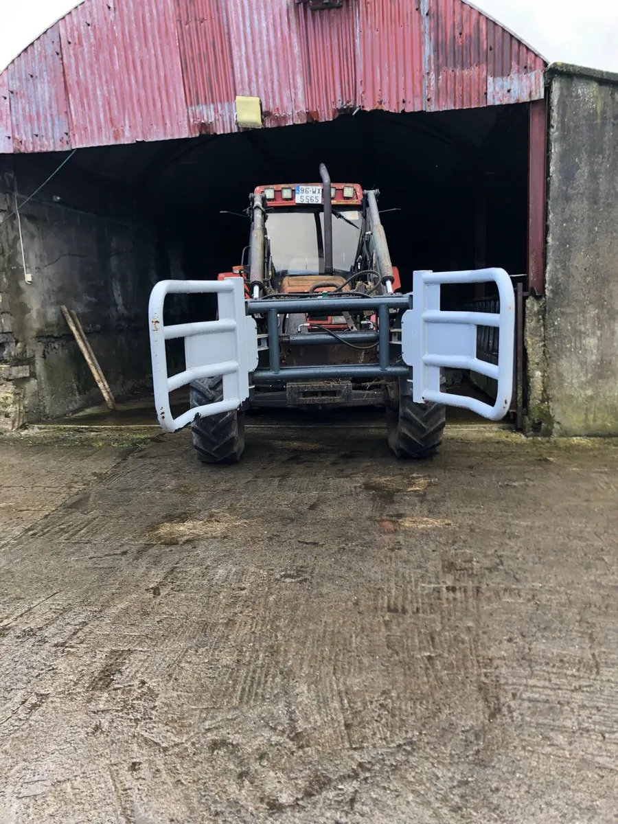 Soft hand bale handler - Image 1