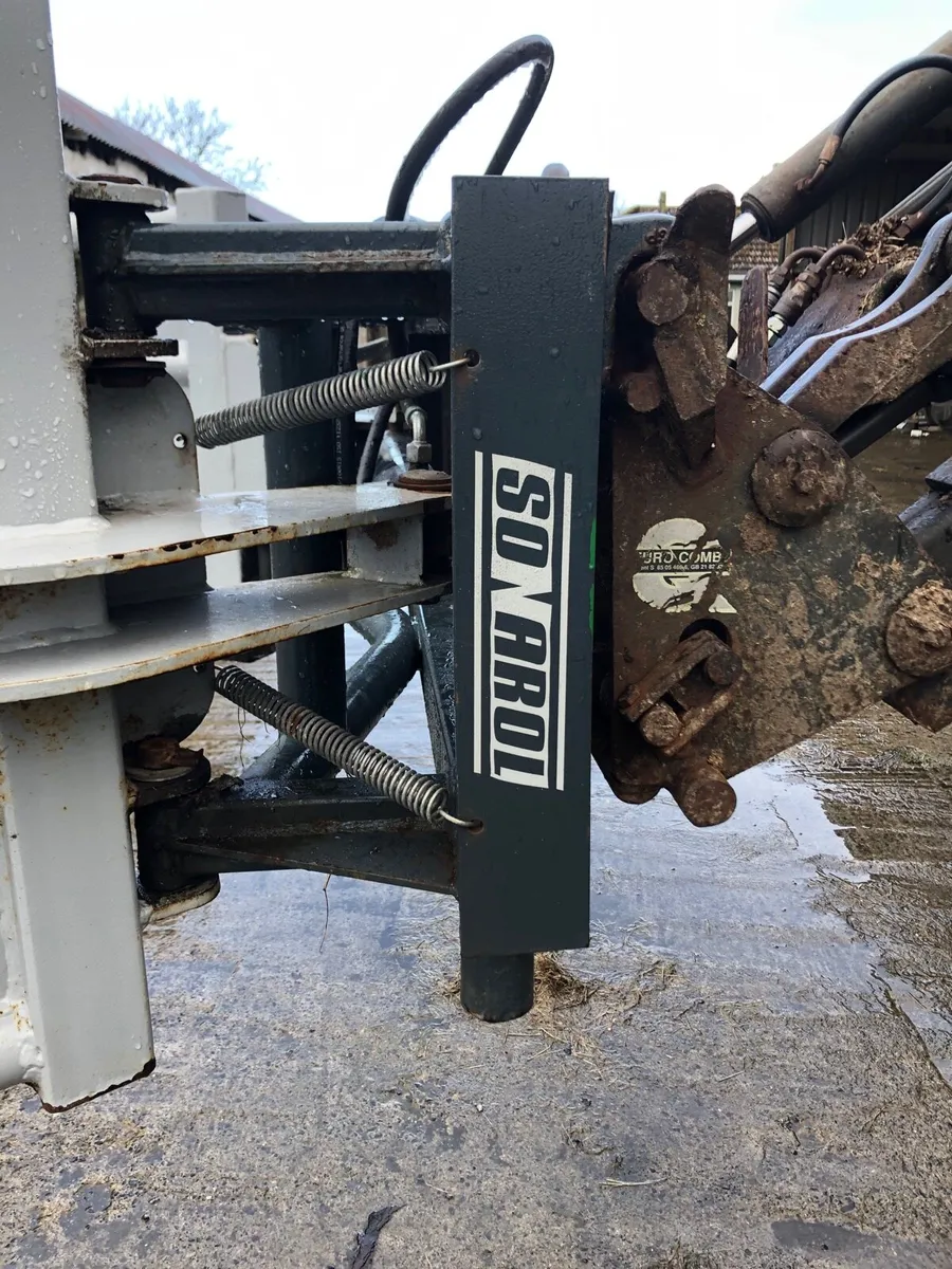 Soft hand bale handler - Image 2