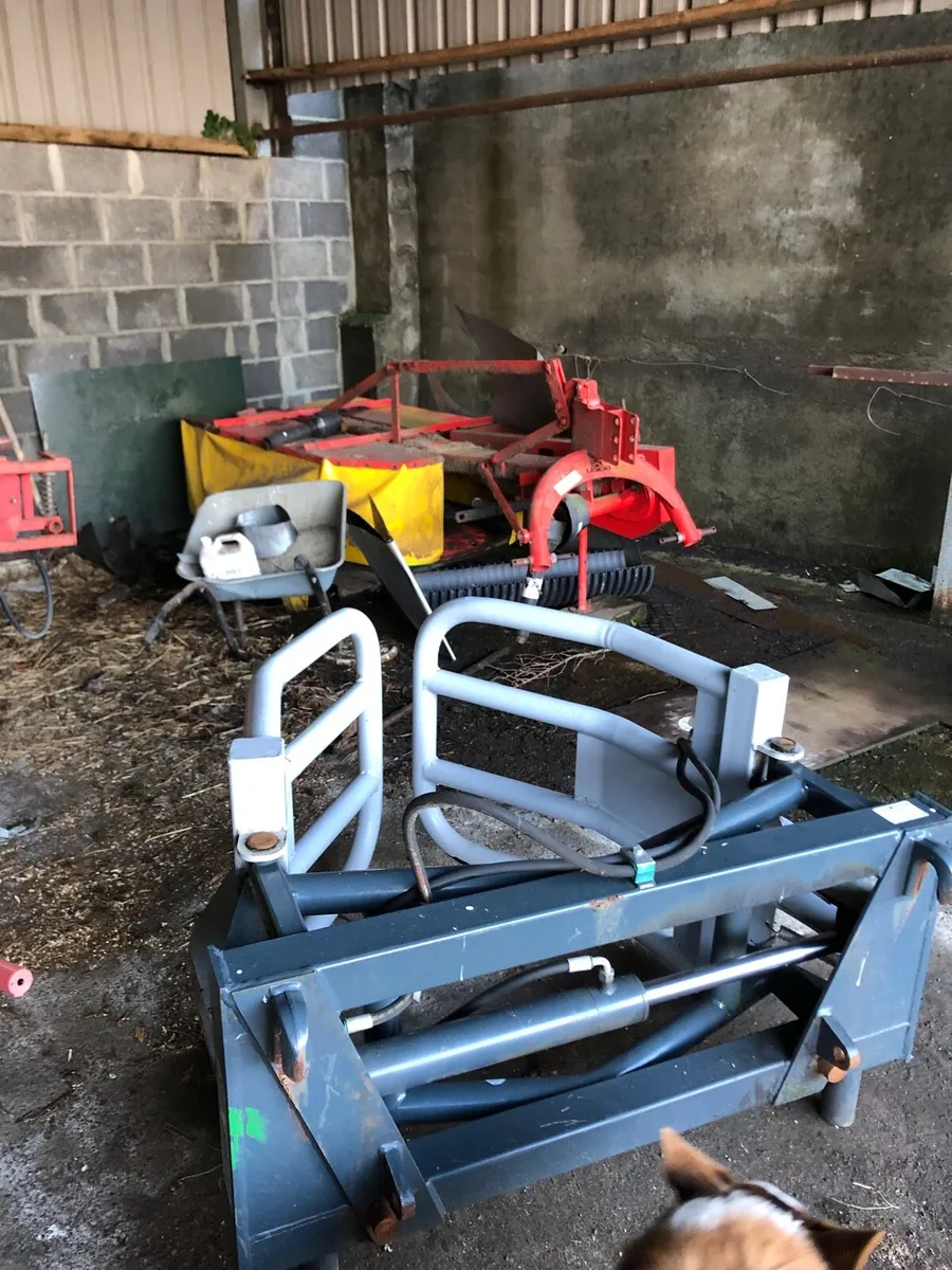 Soft hand bale handler - Image 3