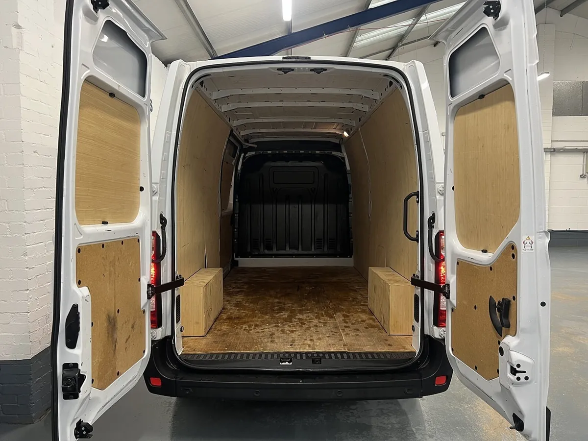 2023 Renault Master Panel Van - Image 2