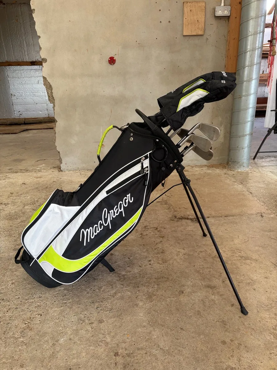 MacGregor CG4000 Right Handed Golf Clubs Set - Image 1