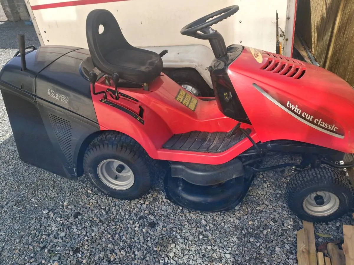 Castlegarden lawnmower - Image 1