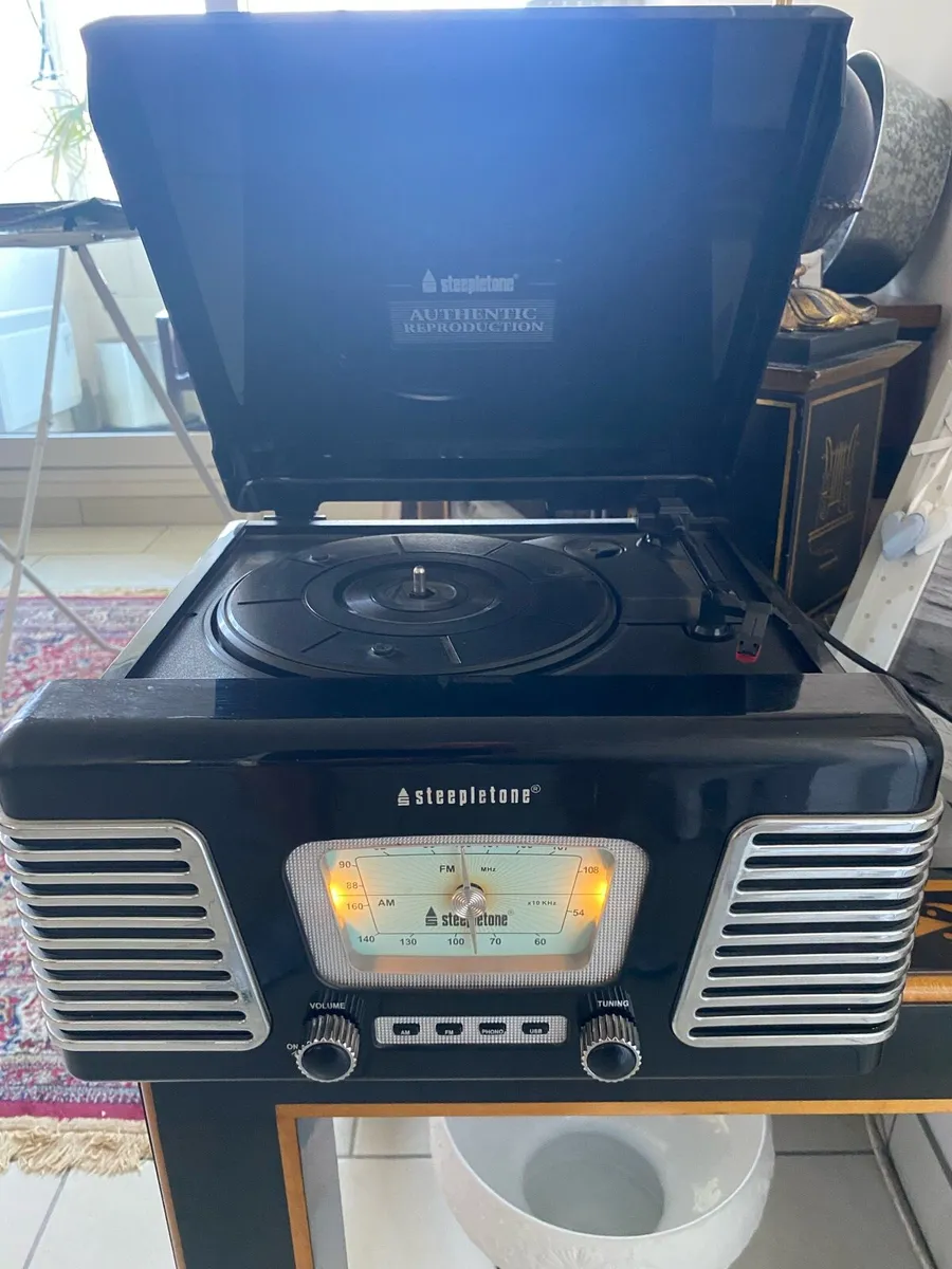 Steepletone USB Roxy 1 Record Player - Image 1