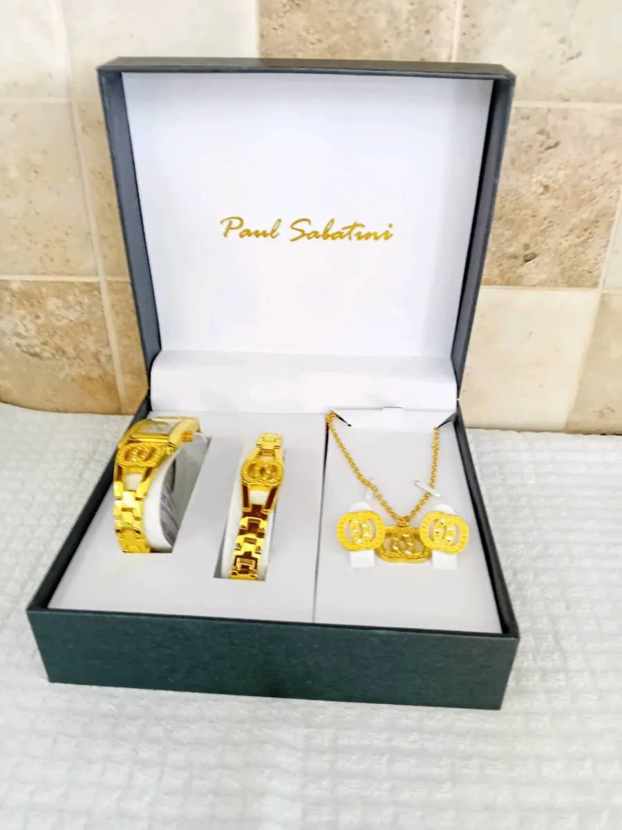 LADIES JEWELLERY SET NEW BOXED - Image 1