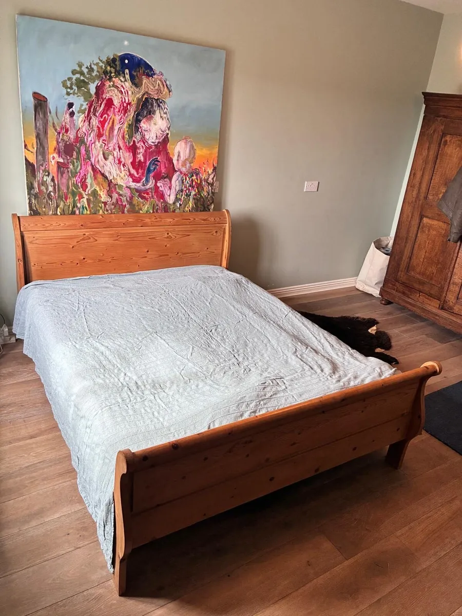 Wooden bed - Image 1