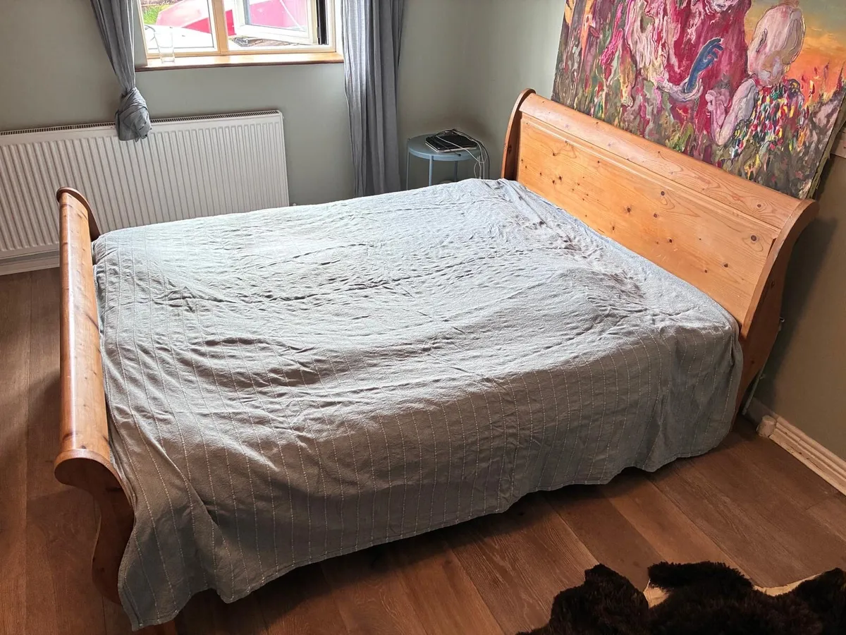 Wooden bed - Image 2