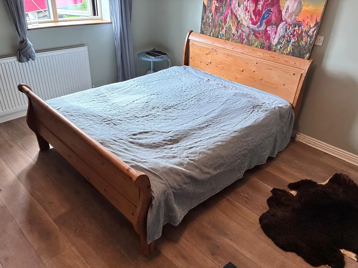 Wooden bed - Image 3